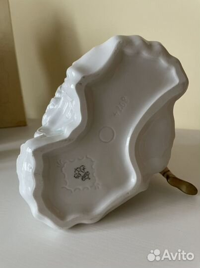 Статуэтка балерина завязывает пуанты германия