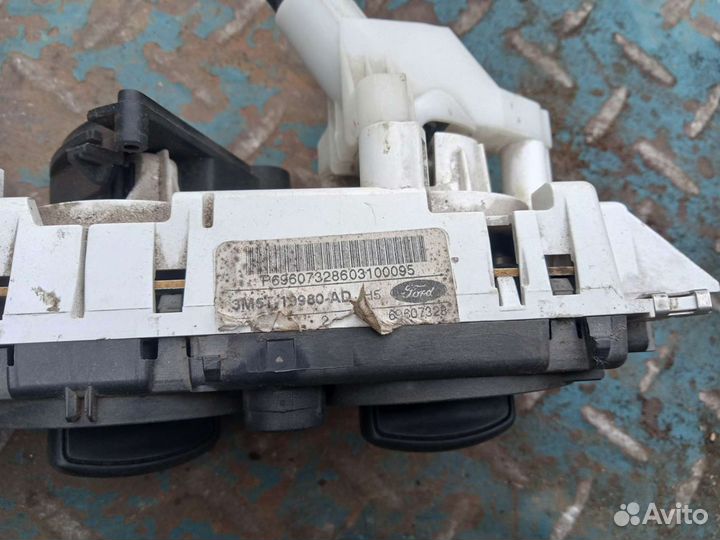 Блок управления отопителем Ford Focus 2
