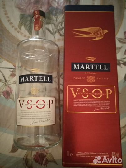 Стеклянная бутылка 1 л Martell с коробкой