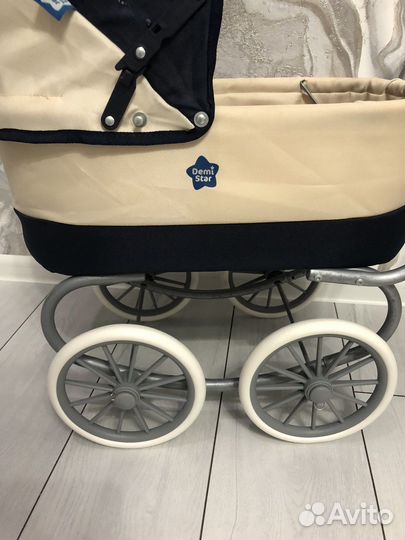 Игрушечная коляска для кукол