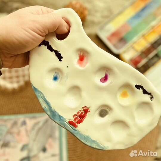 Палитра и подставка для кистей