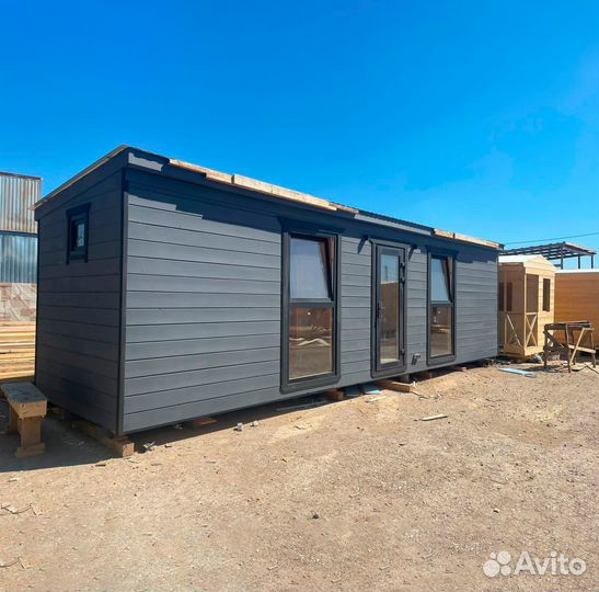 Рабочий-строитель каркасных бытовок