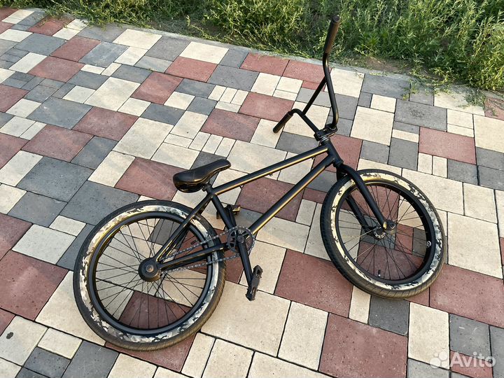 Трюковой велосипед BMX