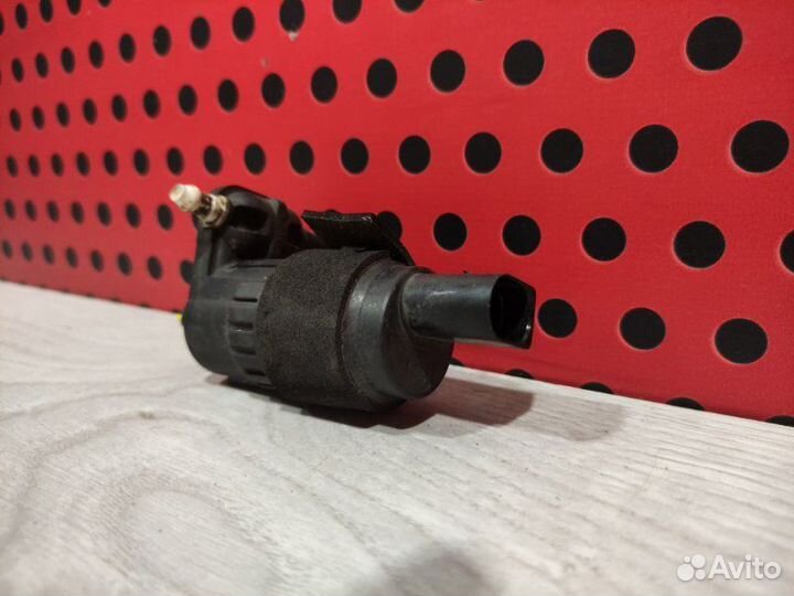 Насос (моторчик) омывателя фар Porsche Macan 95B