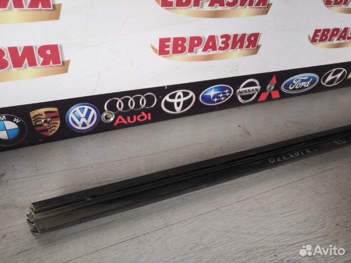 Молдинг стекла передний левый Skoda Octavia A5 BSF