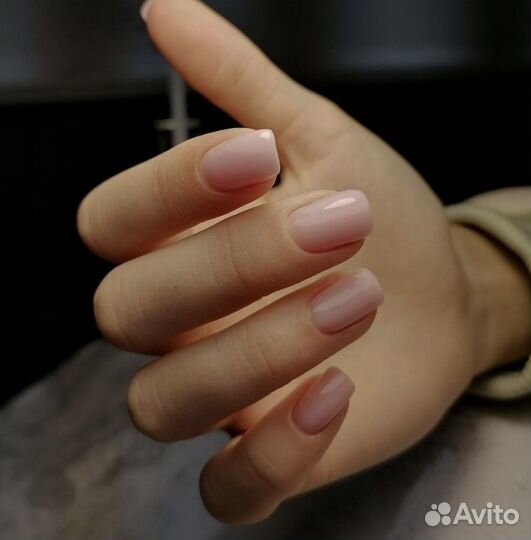 Маникюр с покрытием в салоне