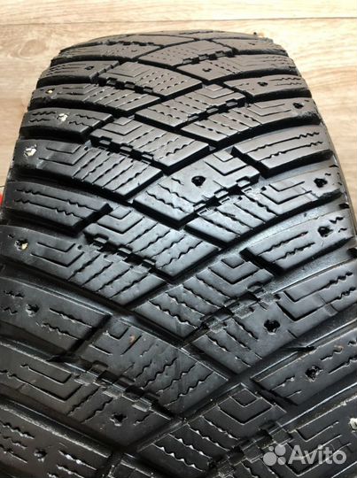 Goodyear Ultragrip Ice Arctic 215/65 R16 98T