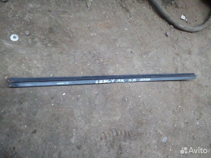 Уплотнитель стекла переднего правого (внутренний )