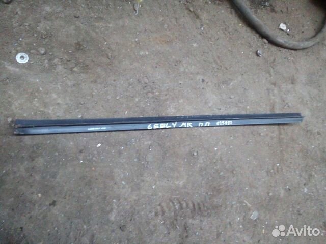 Уплотнитель стекла переднего правого (внутренний )