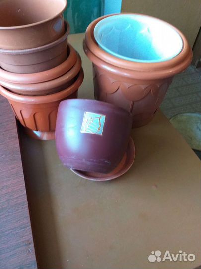 Горшки б/у для цветов