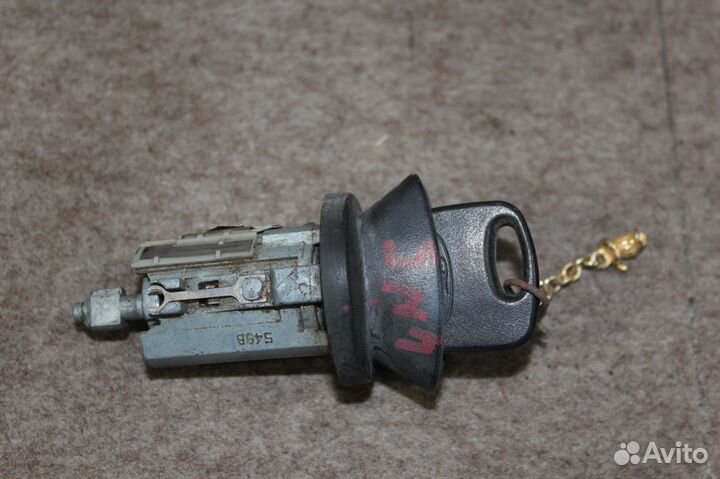 Личинка замка с ключом на Lincoln Navigator 1