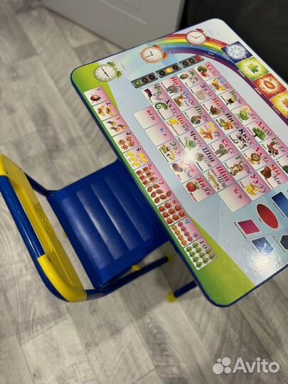 Детский стол со стулом