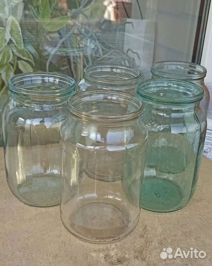 Банки стеклянные разного объёма маленькие, большие