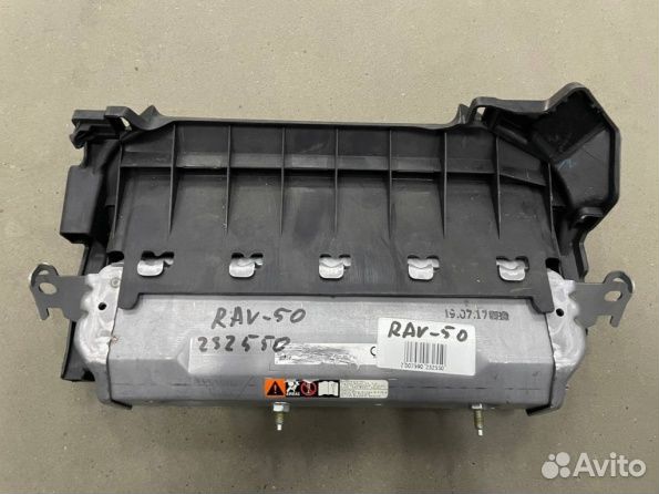 Toyota RAV4 ха50 безопасность в колени