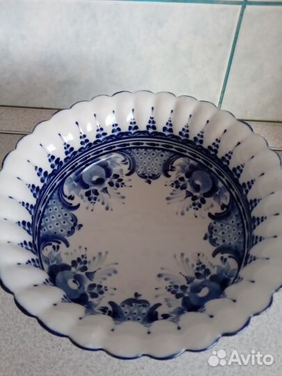 Ваза для фруктов на 4-ножках гжель