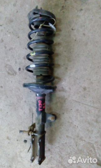 Стойка левая и запчасти Тайота Карина