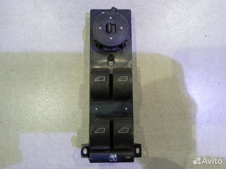 Блок управления стеклоподъемниками и зеркалами