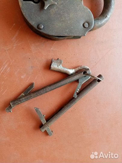 Замок дверной бу