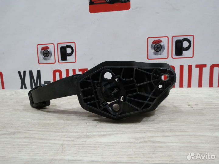 Педаль сцепления Skoda Rapid