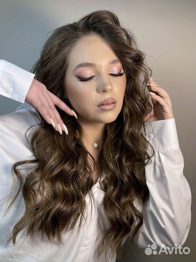 Причёски и макияж