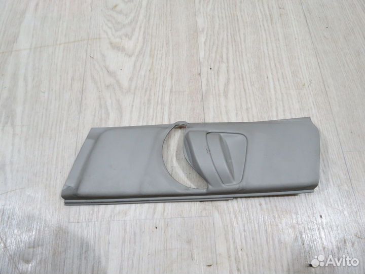 Обшивка центральной стойки Toyota Corolla 150