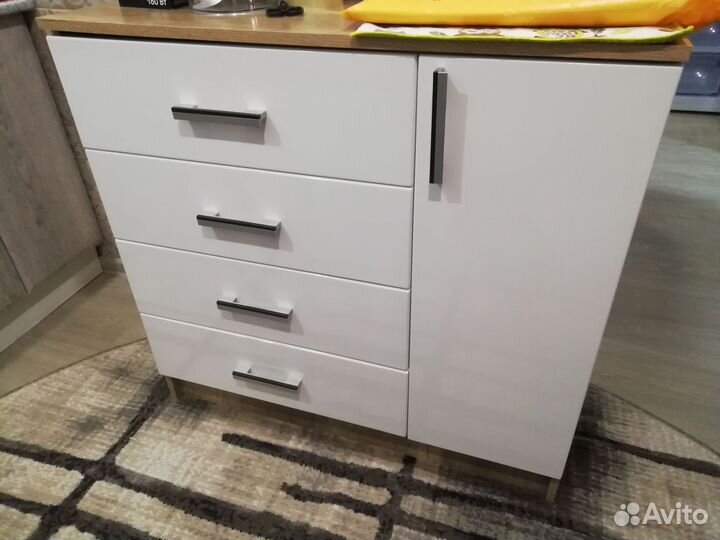 Мебель шкафы и комоды