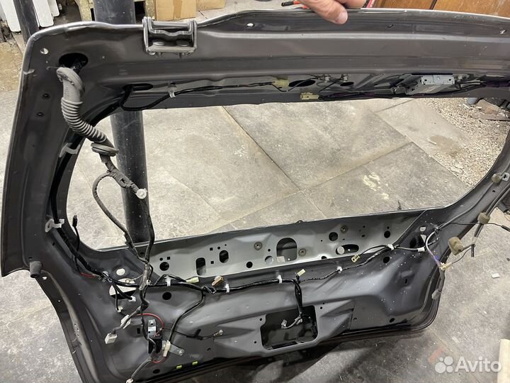 Крышка багажника subaru outback 2007