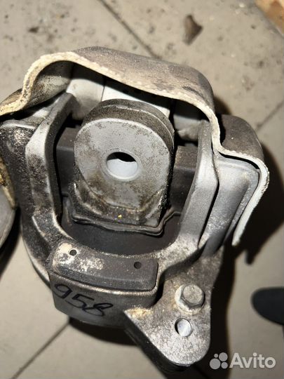 Подушка двигателя Porshe caynne 958 2
