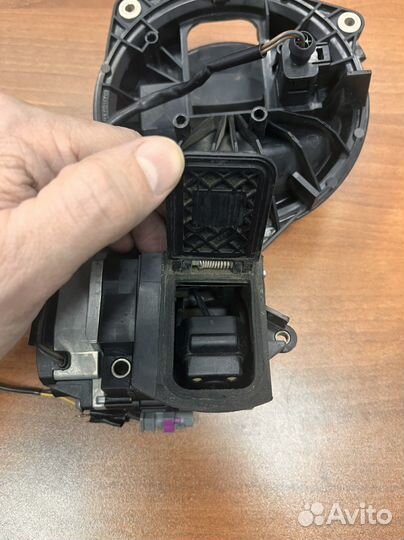 Ручка открытия багажника на Volkswagen