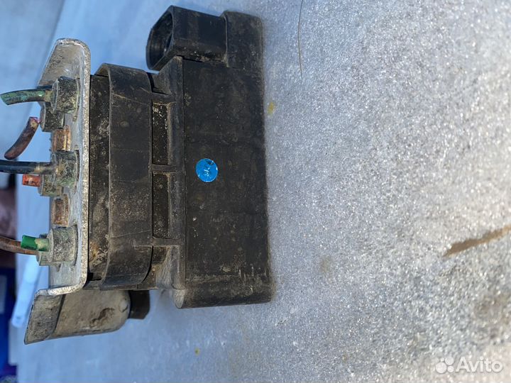 Блок клапанов пневмоподвески Audi A8 D3 4.2 BV)