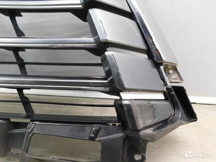 Решетка радиатора Lexus LX570