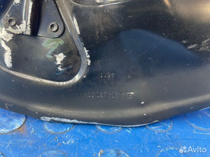 Кулак поворотный передний правый Mercedes C200