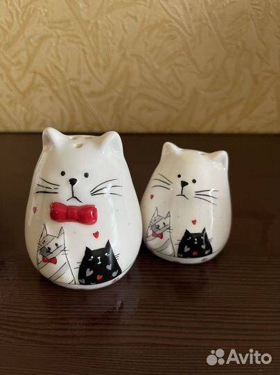 Сахарница, салфетница, перечница и солонка