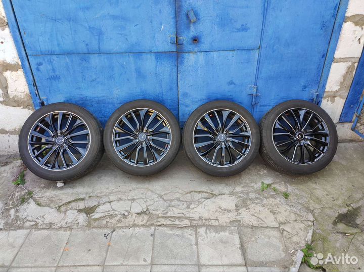 Эффектные Weds Leonis VT на шинах 215/50/18