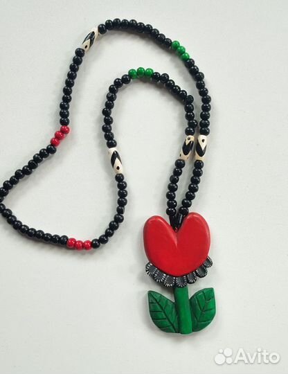 Длинные бусы с крупным цветком в бохо-стиле