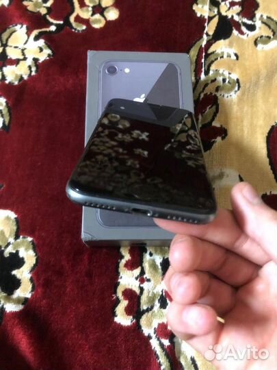 Телефон iPhone 8