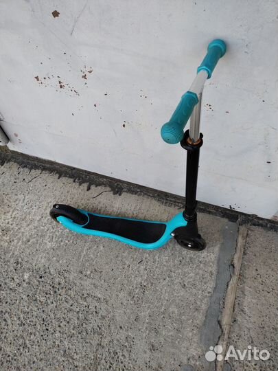 Двухколесный самокат.
