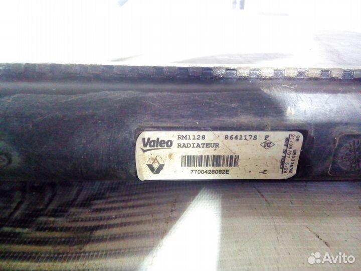 Радиатор охлаждения Renault Logan