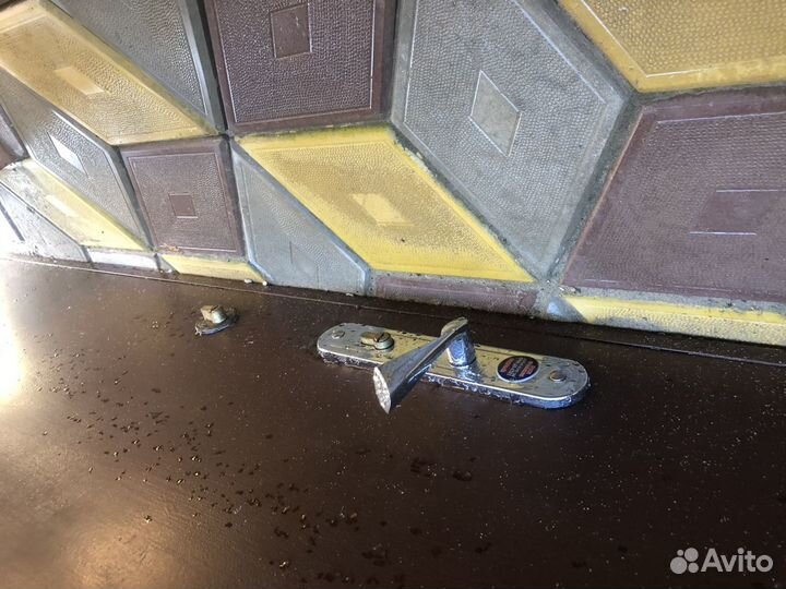 Продам железную входную дверь