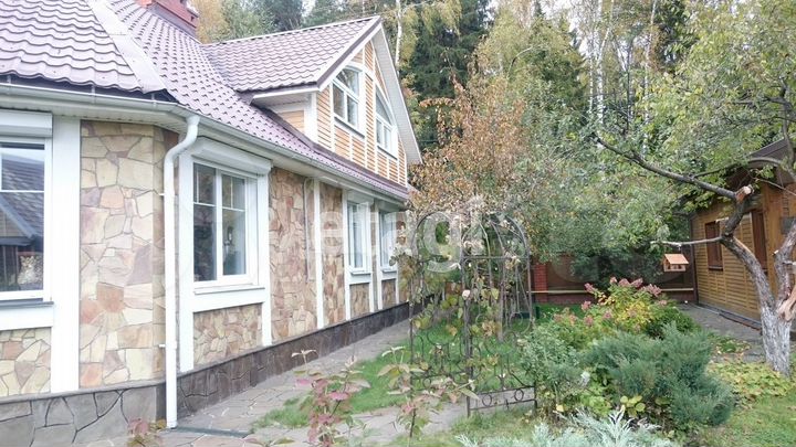 Дом 278 м² на участке 7,2 сот.