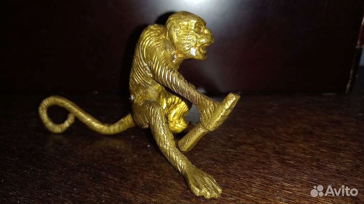 Старинная фигурка обезьянка с свитком япония