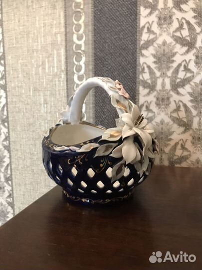 Конфетница фарфоровая