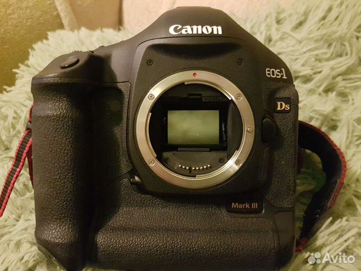 Зеркальный фотоаппарат canon eos 1Ds mark III