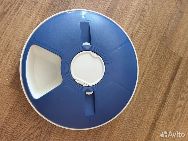 Автоматическая кормушка для кошек и собак