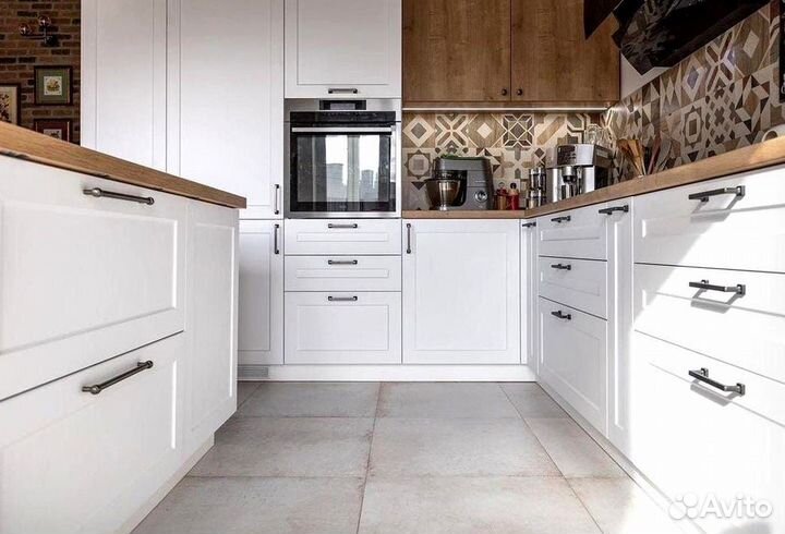 Кухонный гарнитур угловой в потолок и с островом