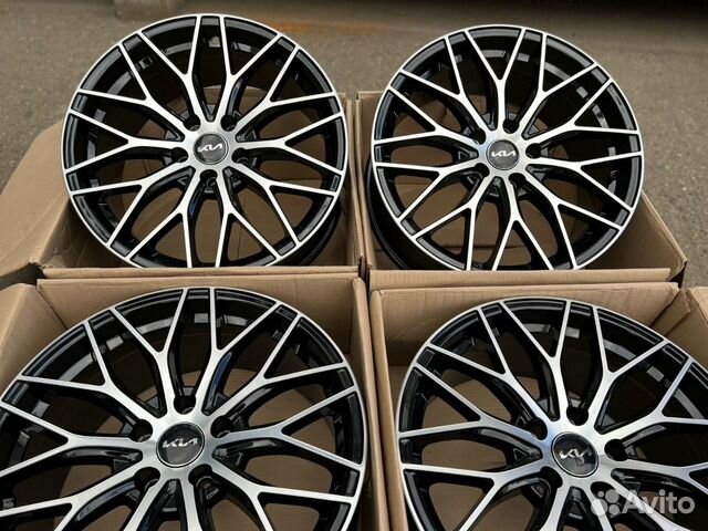 Комплект новых литых дисков R18 на Kia Sportage