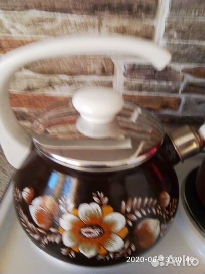 Чайник со свистком и термосы с помпой новые