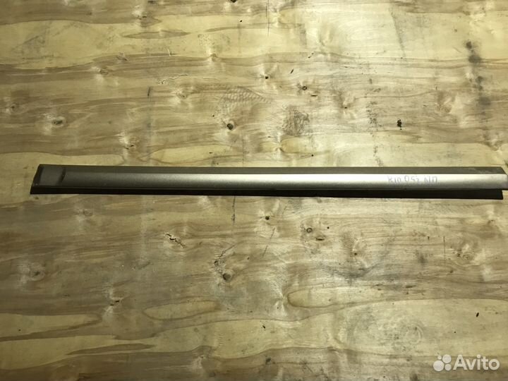 Накладка передней левой двери Kia Rio 1. 00-05 год