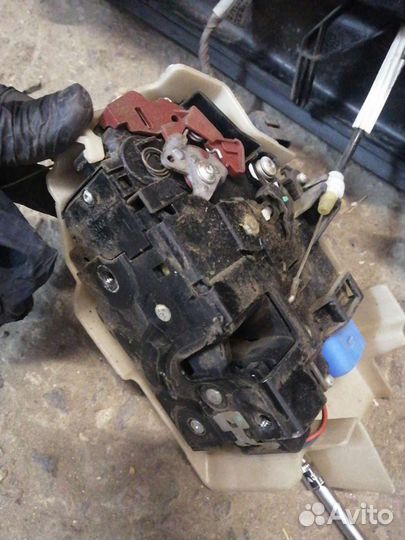 Замки VW Touareg 7L 2009г рестайл