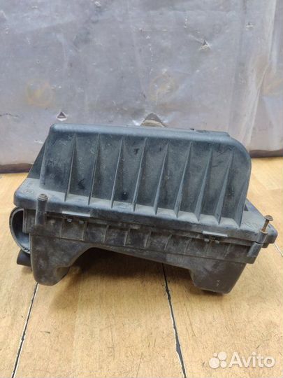 Корпус воздушного фильтра Opel Zafira B Z18XER